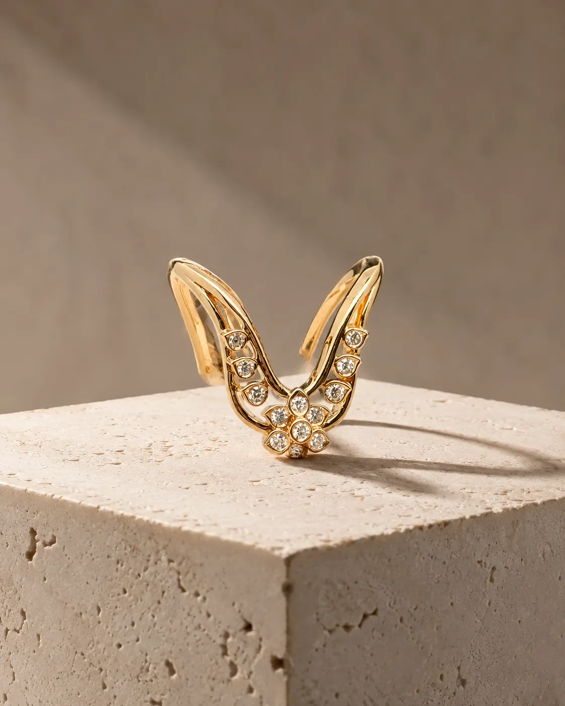 Chevron vanki ring on a cream travertine pedestal