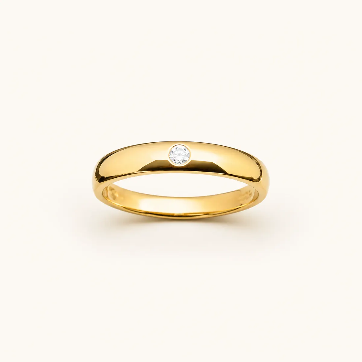 Classic yellow gold band with flush-set solitaire diamond